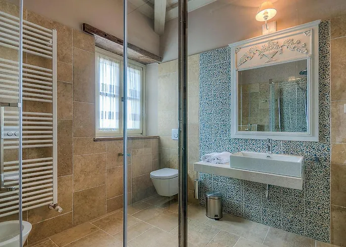 Elena Tatil Evi Ladici