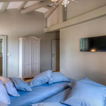 Elena Holiday home Ladici